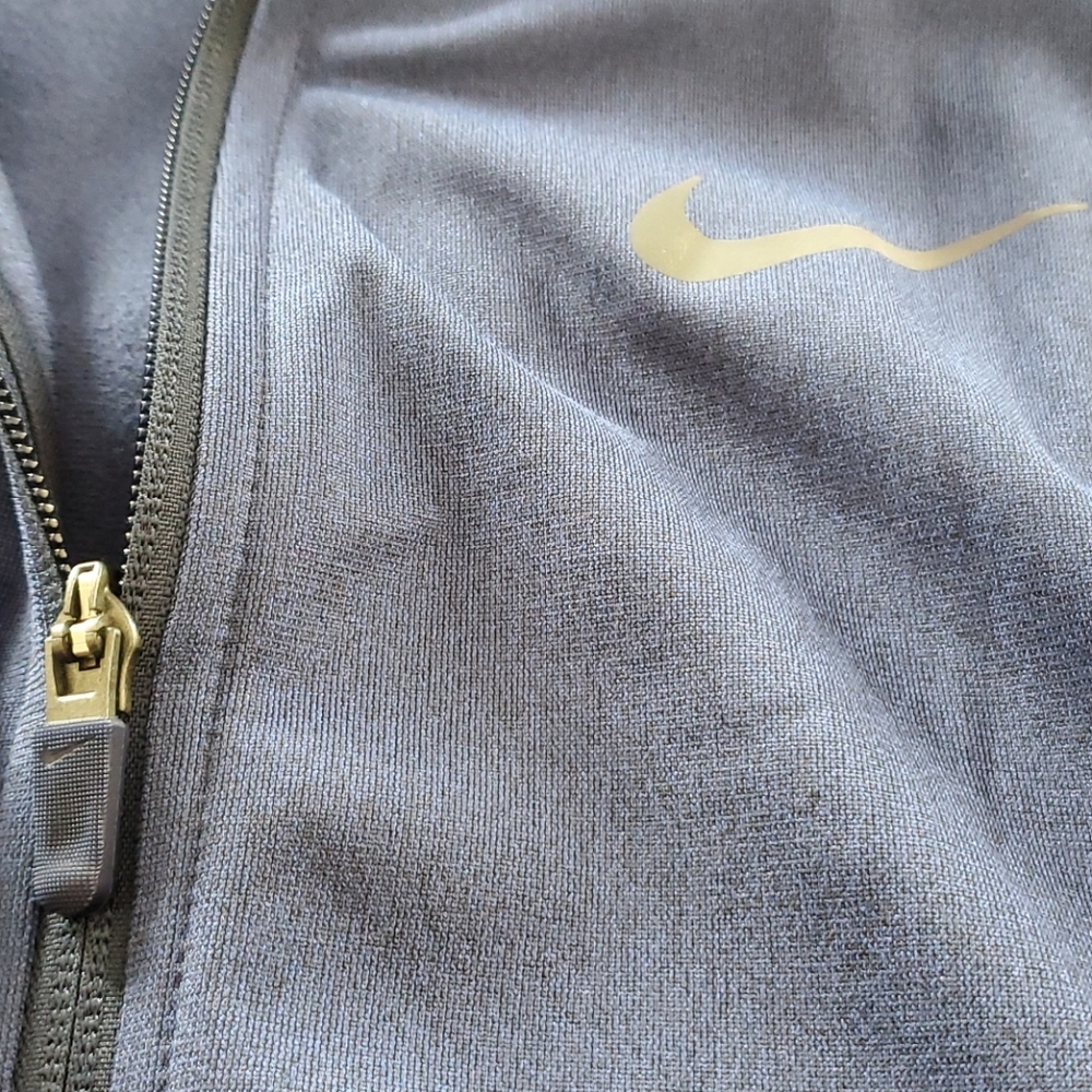 Nike - Picture 9 of 15